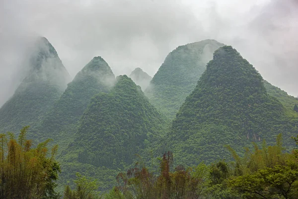 Konische Hügel Der Nähe Von Yangshuo Fluss Bei Guilin — Stockfoto