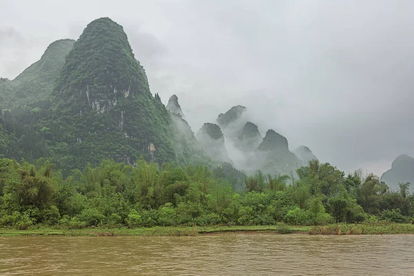 Frodig Vegetation Kullarna Nära Yangshuo Floden Nära Guilin — Stockfoto