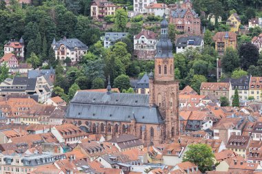 Heidelberg 'deki Kutsal Sprit Kilisesi' nin yakınında Felsefe 'nin yolundan görüldü.