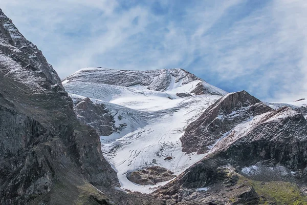 Grosser Barenkopf Yakın Taze Kar Ile Mooserboden Rezervuarından Görülüyor — Stok fotoğraf