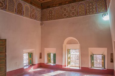 Yazı: Ouarzazate, Fas, 5 Ekim 2019 - Taourirt Kasbah of Ouarzazate 'deki odalardan birinin görüntüsü