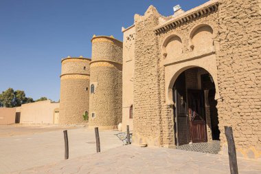 Merzuga 'da geleneksel turistler için modern tesisler