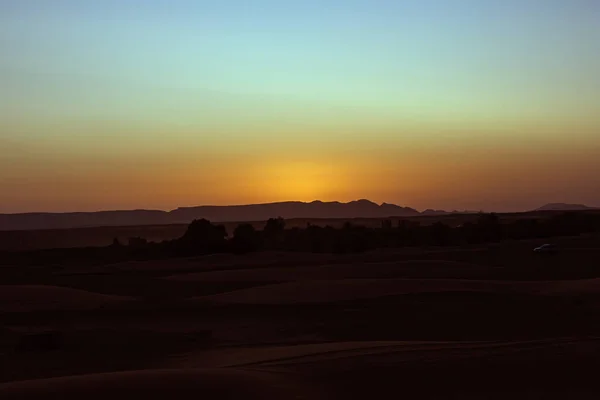 Erg Chebbi Den Görünen Batan Güneşin Üzerindeki Turuncu Halo — Stok fotoğraf