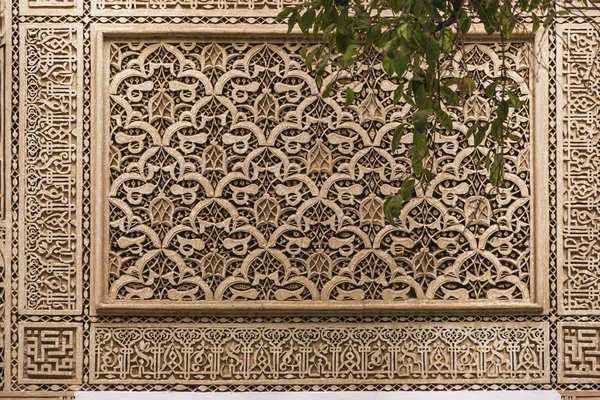 Close Richly Decorated Walls Bordering Courtyard Entrance Bahia Palace Marrakech — Stockfoto