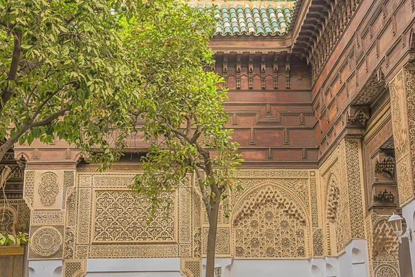 Richly Decorated Walls Bordering Courtyard Entrance Bahia Palace Marrakech — Stockfoto