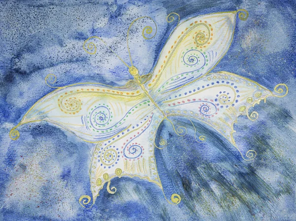 青い時間に装飾的な黄金の蝶 エッジ付近のダビング技術は 紙の表面粗さの変化によって柔らかい焦点効果を与えます — ストック写真