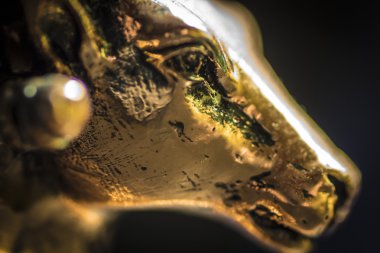 Bir ram de baş heykelciği