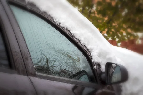 Bil under snö — Stockfoto