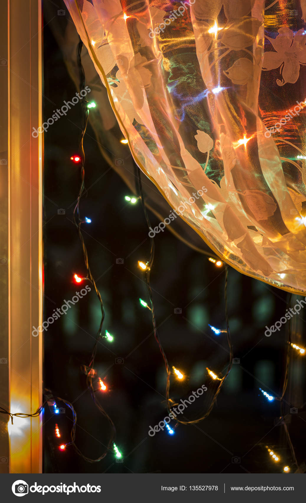 lichterkette fenster — Stockfoto © SV_Production #135527978 lichterkette fenster — Stockfoto © SV_Production #135527978