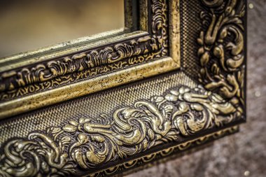 Ayna çerçevesinin bir parçası