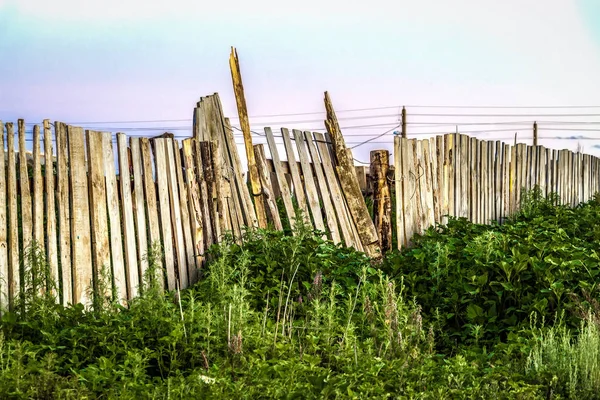 Vecchia recinzione in legno — Foto Stock