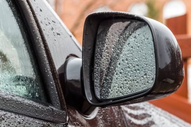 ıslak araba aynası