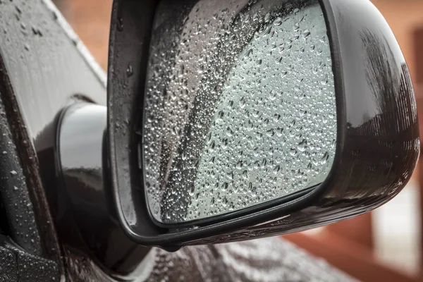 ıslak araba aynası