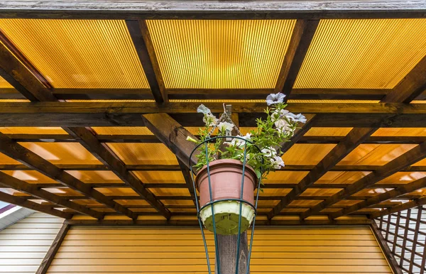 El techo de la terraza de policarbonato — Foto de Stock