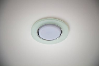 Aralıklı tavan lambası