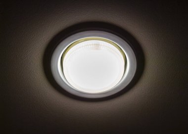 Aralıklı tavan lambası