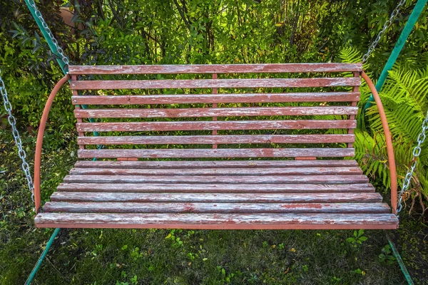 Gartenschaukel aus Holz — Stockfoto