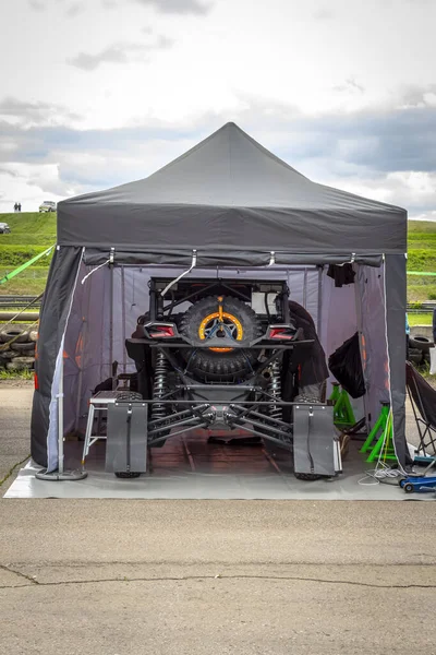 Buggy sob a tenda — Fotografia de Stock