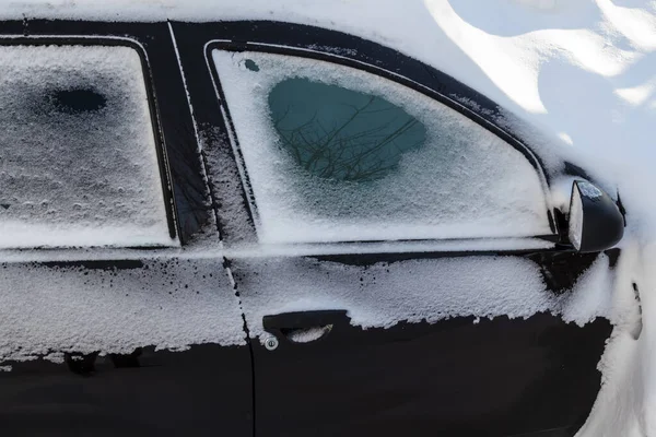 Carro sob a neve — Fotografia de Stock