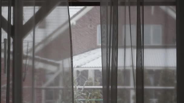 La vista dalla finestra della casa — Video Stock