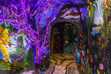 Kazan, Rusya - 1 Ocak 2020: Ekümenik Tapınağın muhteşem iç dekorasyonu. Dünyanın çeşitli dinlerine adanmış bir mimari yapı..