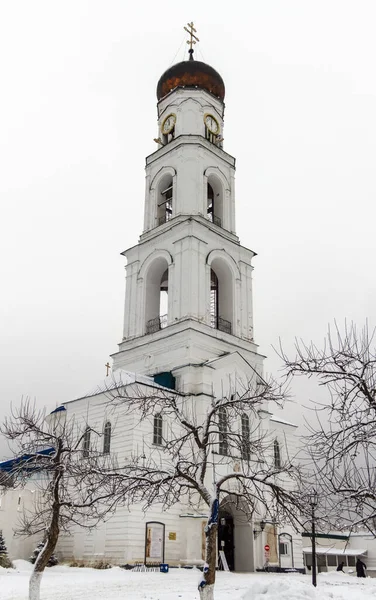 カザン ロシア 2020年1月1日 冬の領土Raifa修道院で天使長マイケル ゴッドを記念して門教会の鐘楼 — ストック写真