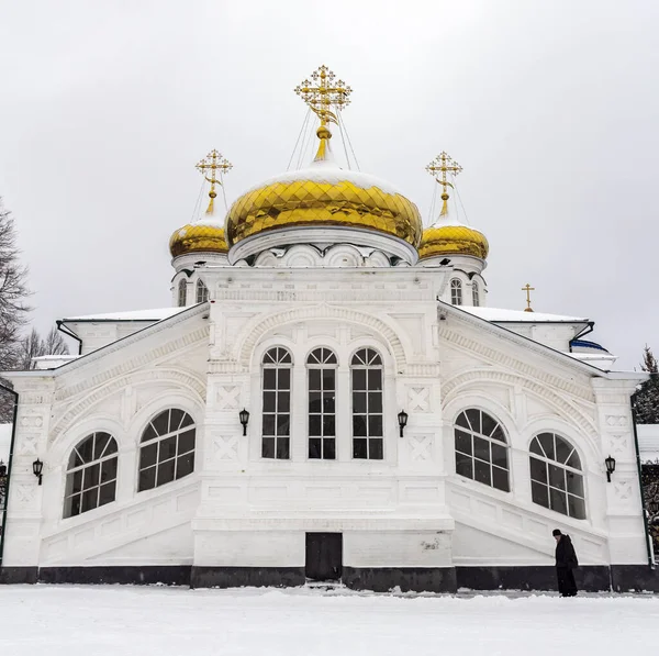 ロシアのカザン 2020年1月1日 冬の領土Raifa修道院のトリニティ正教会 — ストック写真