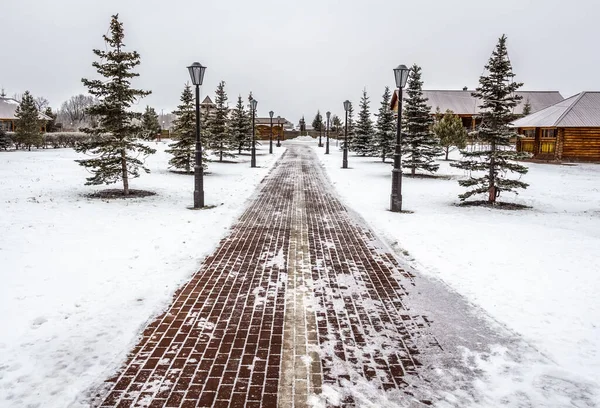 Χιονισμένο Πεζοδρόμιο Από Κόκκινο Pavers — Φωτογραφία Αρχείου