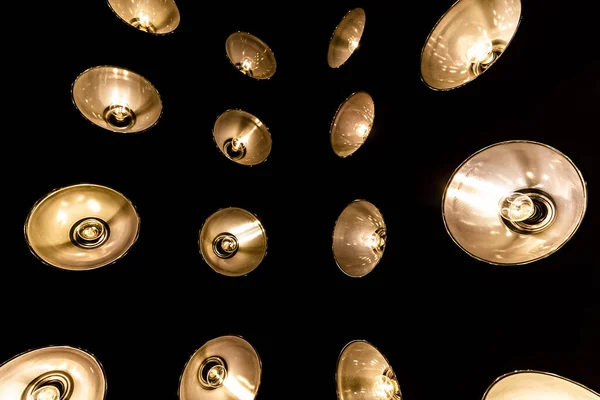 Muitos Holofotes Luminosos São Construídos Parede — Fotografia de Stock