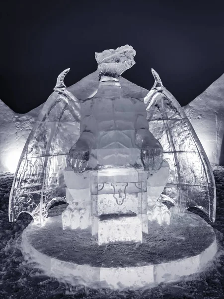 Статуя Ледяного Дракона Городском Парке — стоковое фото