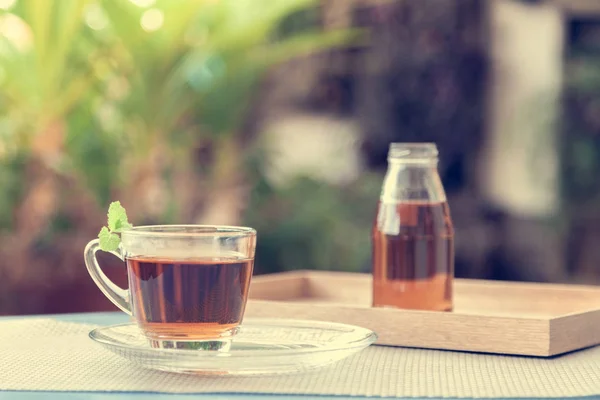 Bahçede ikindi çayı