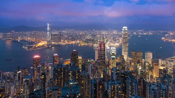 Hong kong vom Gipfel in der Dämmerung. Stockbild