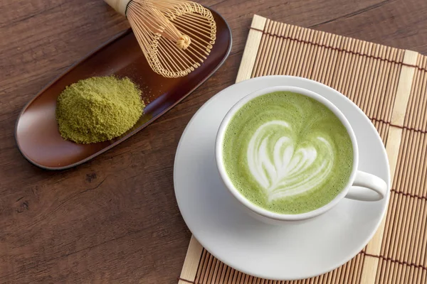Matcha latte sanat kalp şekli üst bazı gr ahşap tablo