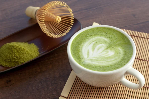 Matcha latte sanat kalp şekli üst bazı gr ahşap tablo