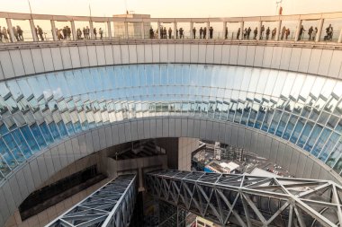 Osaka, Japonya - 19 Şubat 2017: Umeda gökyüzü bina gökdelendir