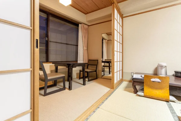 Geleneksel Japon Ryokan Jonoyu, yufu City onsen ryokan odanın misafirler, Yufuin Tren İstasyonu'na sadece 4 dakika yürüme.