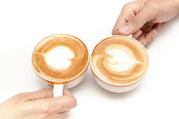 Xícaras de café de latte arte forma do coração, bebendo juntos, em fundo branco isolado — Fotografia de Stock