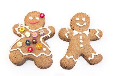 Gingerbread çift çerezleri beyaz arka plan üzerinde