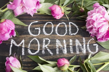 Günaydın pembe Peonies ile sözler