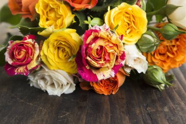 çok renkli gül buketi