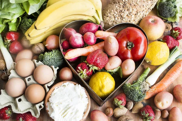 Vários alimentos saudáveis — Fotografia de Stock