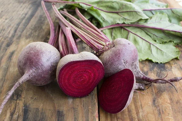 Frische junge Rote Bete Stockfoto