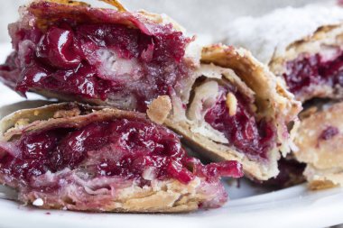 Taze gevrek vişneli tart