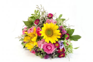 Taze yaz çiçek buketi beyaz izole