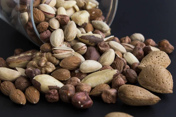 Mezcla de frutos secos, abundancia de tarro de vidrio — Foto de Stock