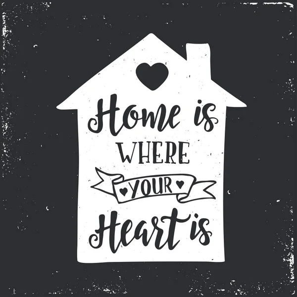 La casa è dove c'è il tuo cuore. Inspirational vector Manifesto tipografico disegnato a mano . — Vettoriale Stock