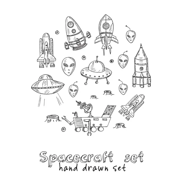 Spacecraft handgetekende doodle set. Vector illustratie. Geïsoleerde elementen op witte achtergrond. Verzameling van symbolen. — Stockvector