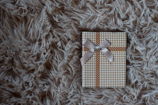 Gift Box Ribbon Brown Bow Wool Carpet Background Selective Focus — Stock Photo, Image