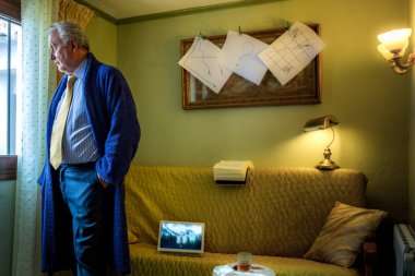 Karantina, karantina. Bir salgın, bir salgın sırasında evde çalışmanın gariplikleri....