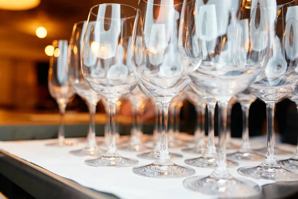 A lot of glasses of champagne on a table — Stock Photo, Image